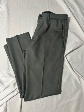 Haggar 33 X 32  H26 Performance Dress Pant Straight Fit Gray